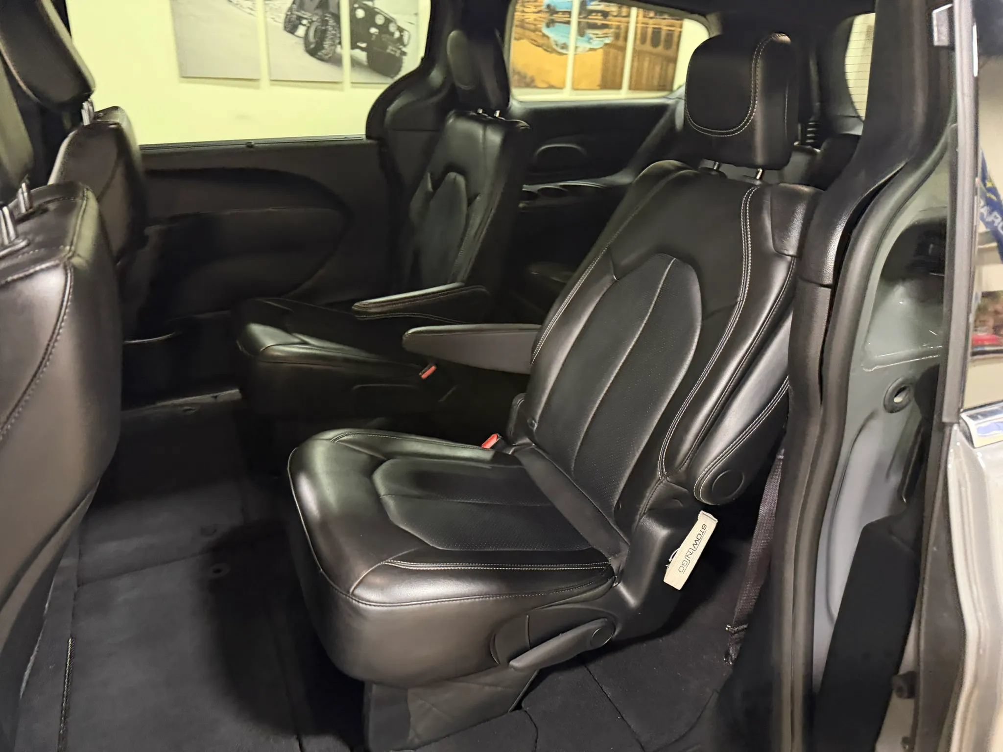 Used 2025 Chrysler Pacifica Select FWD image 40