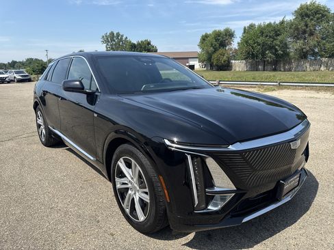 Used 2024 Cadillac Lyriq Tech RWD image 1