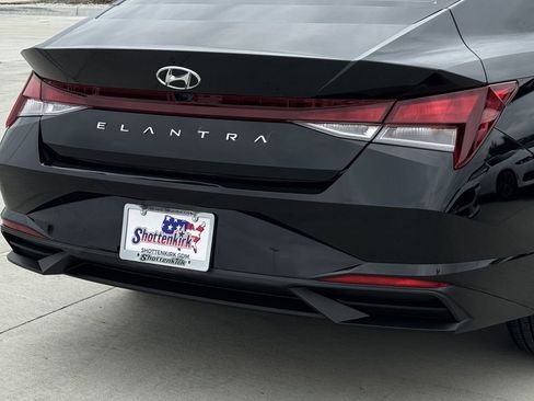 Used 2023 Hyundai Elantra SEL w/ Convenience Package FWD image 6