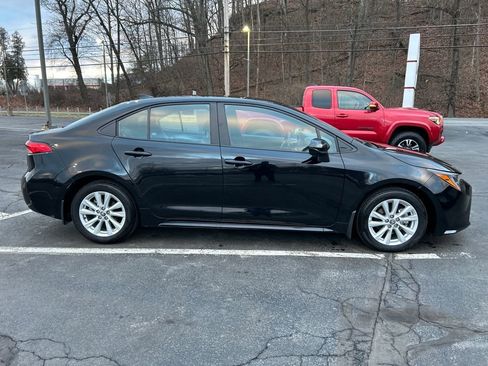 Certified 2025 Toyota Corolla LE image 6