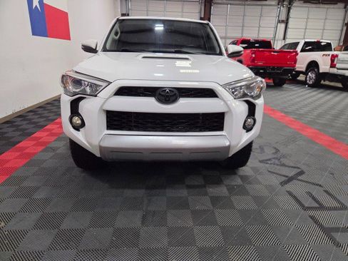 Used 2017 Toyota 4Runner TRD Off-Road Premium AWD/4WD image 4