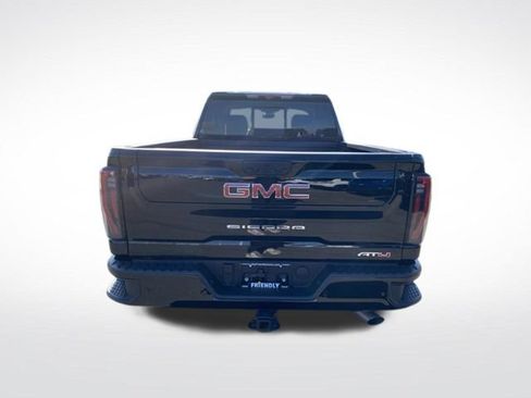Used 2025 GMC Sierra 3500 AT4 w/ Technology Package AWD/4WD image 4