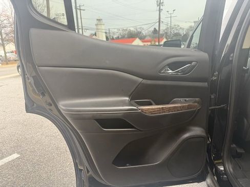 Used 2021 GMC Acadia Denali w/ Denali Ultimate Package image 37