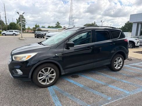 Used 2018 Ford Escape SE FWD image 7