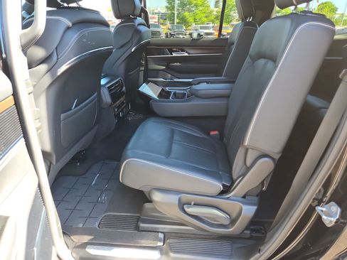Used 2022 Jeep Grand Wagoneer Series II AWD/4WD image 21