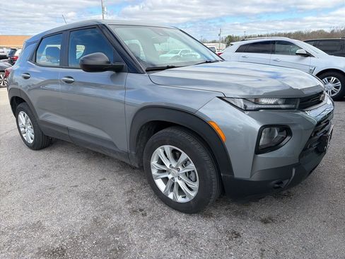 Used 2023 Chevrolet TrailBlazer LS image 2