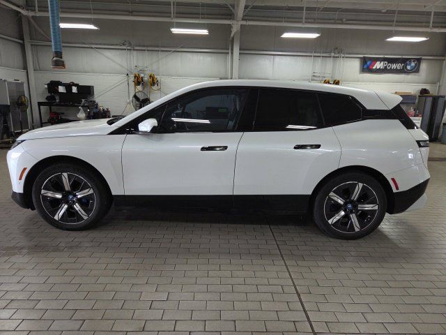 Certified 2024 BMW iX xDrive50 w/ Premium Package AWD/4WD image 2