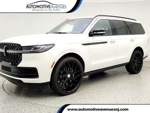 Used 2025 Lincoln Navigator Reserve w/ Jet Appearance Package AWD/4WD image 1