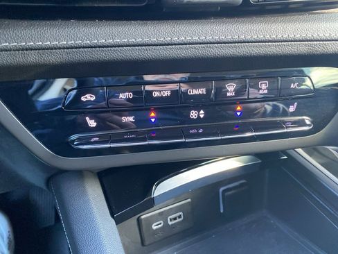 Used 2021 Buick Envision Preferred image 34