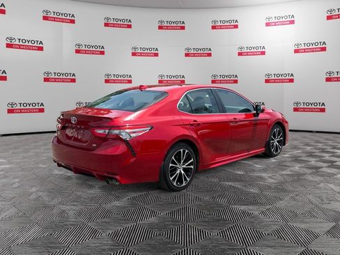 Used 2019 Toyota Camry SE FWD image 5