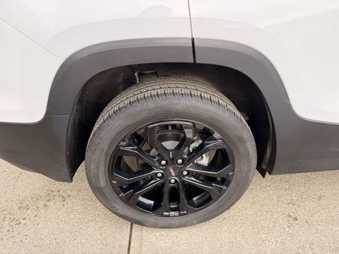 Used 2022 GMC Terrain SLE w/ Driver Convenience Package image 12