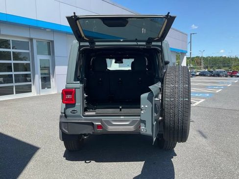 Used 2024 Jeep Wrangler Unlimited Sahara w/ Safety Group AWD/4WD image 17