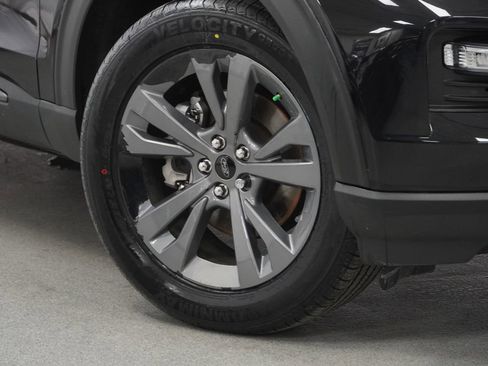 Used 2022 Ford Explorer XLT w/ Equipment Group 202A image 6