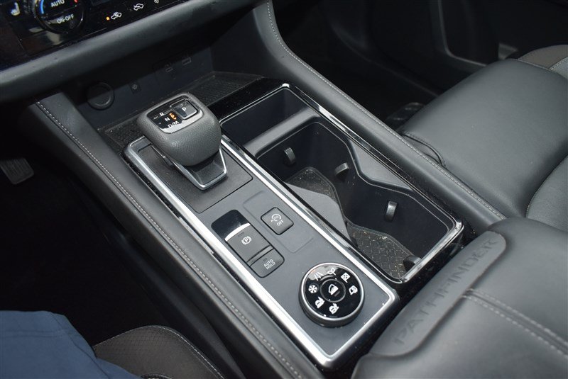 Used 2024 Nissan Pathfinder SL AWD/4WD image 19