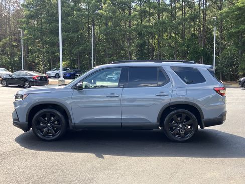 Certified 2025 Honda Pilot Black Edition image 7