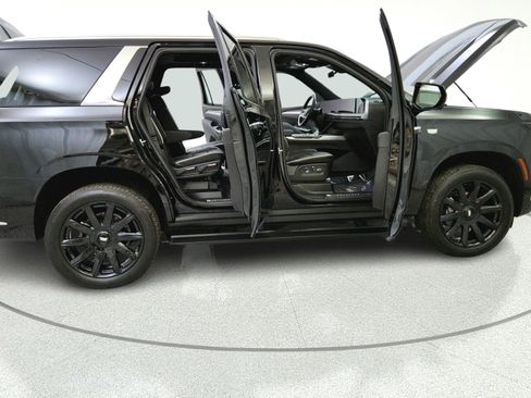 Used 2026 Cadillac Escalade Luxury w/ LPO, Floor Liner Package AWD/4WD image 15