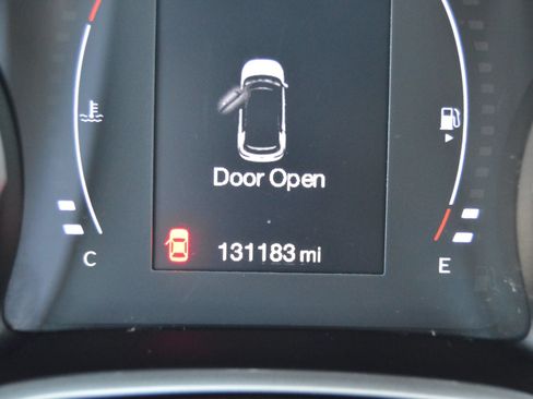 Used 2018 Jeep Compass Latitude FWD image 21