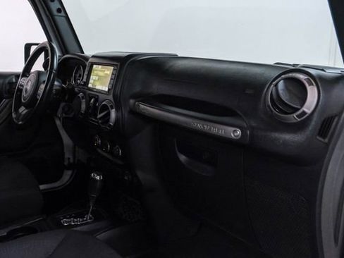 Used 2015 Jeep Wrangler Unlimited Sport image 14