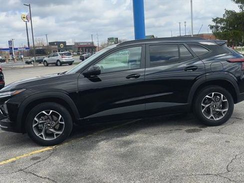 Certified 2025 Chevrolet Trax LT w/ Driver Confidence Package image 5