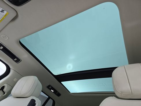 Certified 2023 Land Rover Range Rover SE image 30