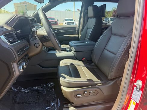 Used 2024 GMC Yukon Denali w/ Advanced Technology Package AWD/4WD image 10