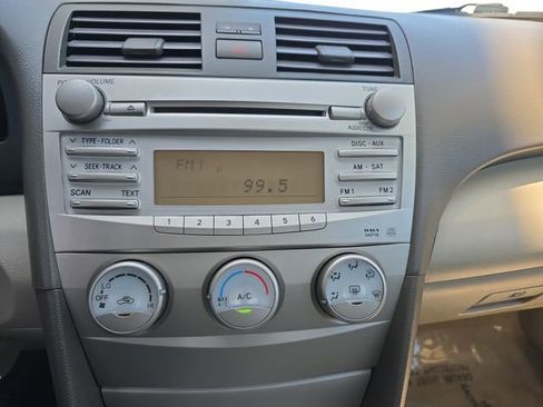 Used 2010 Toyota Camry LE FWD image 8