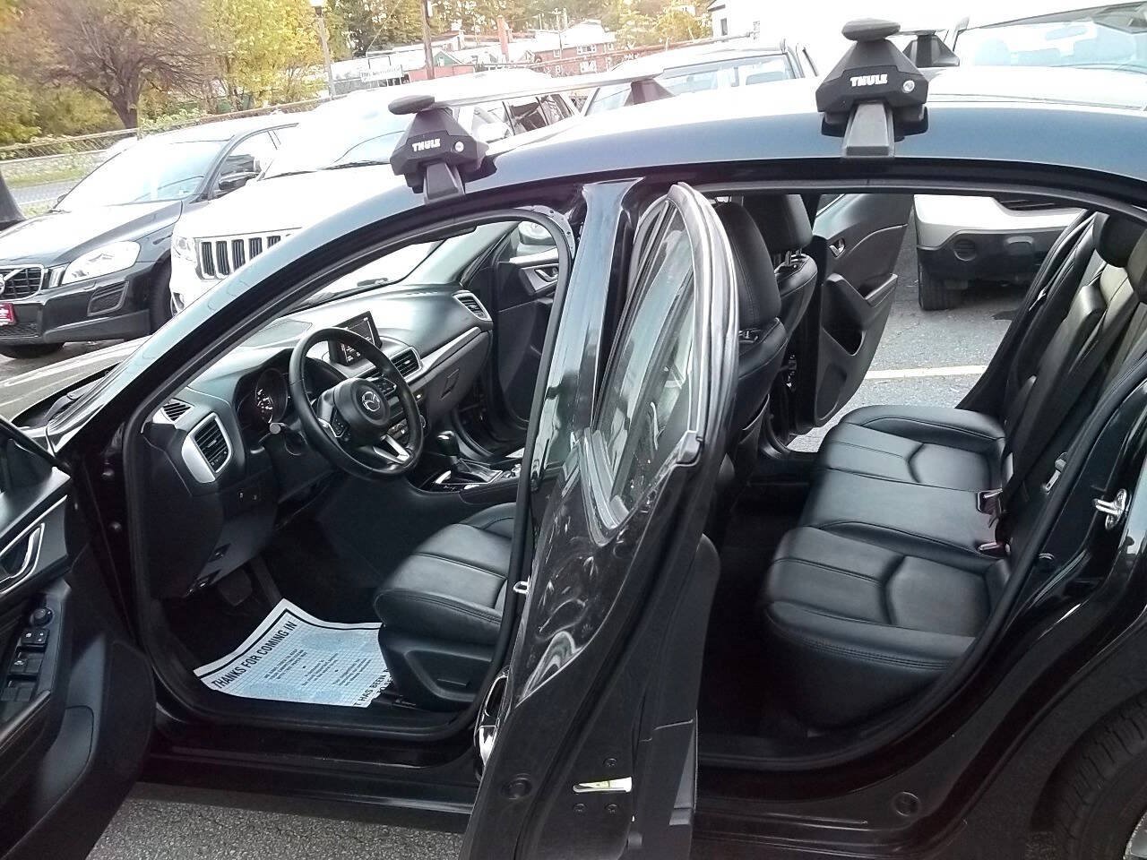 Used 2018 MAZDA MAZDA3 Touring FWD image 4