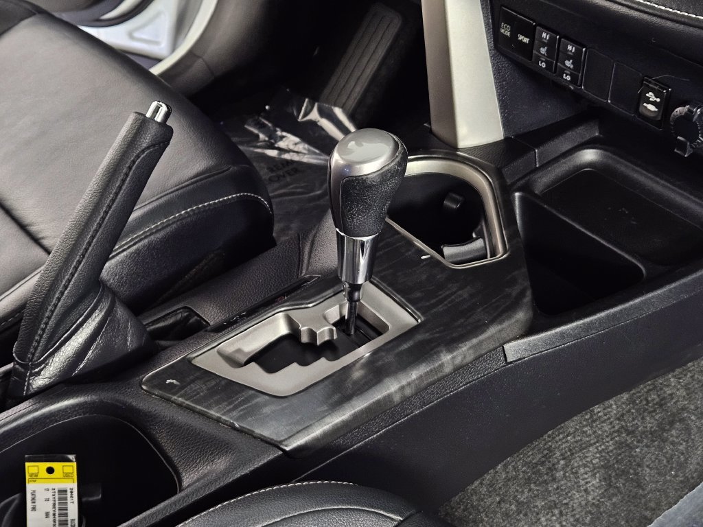 Used 2017 Toyota RAV4 Platinum w/ All Weather Liner Package FWD image 15