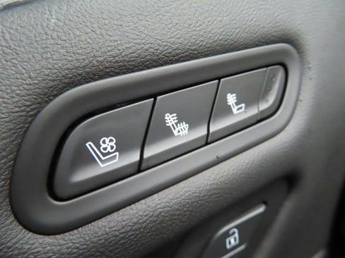 Used 2021 Cadillac Escalade Premium Luxury image 36