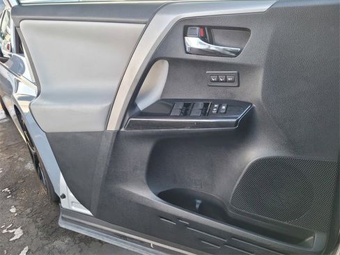 Used 2016 Toyota RAV4 Limited image 14