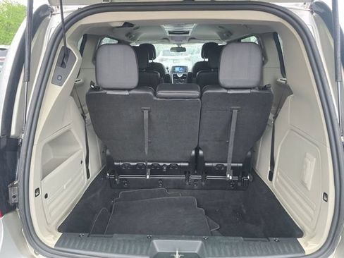 Used 2012 Chrysler Town & Country Touring-L w/ Entertainment Group #2 FWD image 33