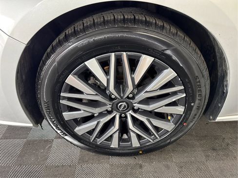 Used 2023 Nissan Altima 2.5 SV FWD image 23