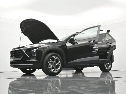 Certified 2025 Chevrolet Trax LT w/ LT Convenience Package FWD image 48