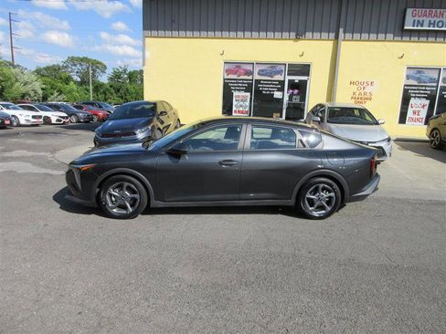 Used 2025 Kia K4 FWD image 2