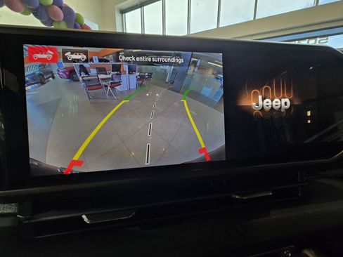 Used 2025 Jeep Wrangler Unlimited Rubicon image 8