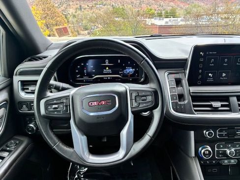 Used 2024 GMC Yukon SLT AWD/4WD image 13
