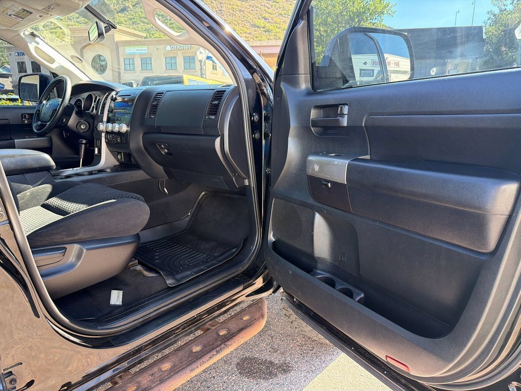 Used 2011 Toyota Tundra 4x4 CrewMax image 16