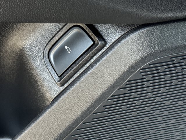 Used 2025 Chevrolet Equinox LT w/ Convenience Package II FWD image 37