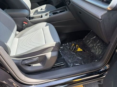 New 2025 Volkswagen Tiguan SE AWD/4WD image 34
