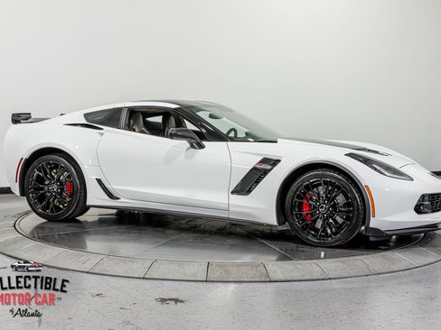 Used 2015 Chevrolet Corvette Z06 w/ 3LZ Preferred Equipment Group RWD image 25