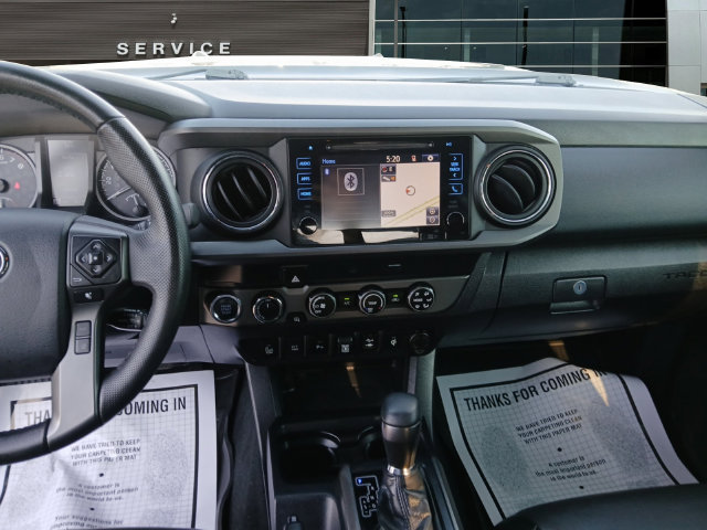 Used 2019 Toyota Tacoma TRD Off-Road w/ Technology Package AWD/4WD image 11