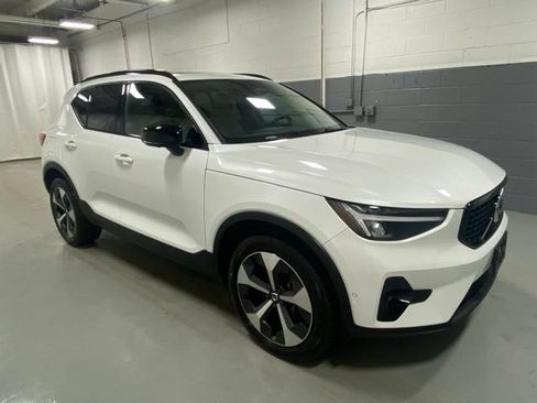 Used 2024 Volvo XC40 B5 Plus w/ Climate Package AWD/4WD image 4