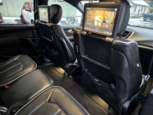 Used 2018 Chrysler Pacifica Limited w/ Advanced Safetytec Group image 19