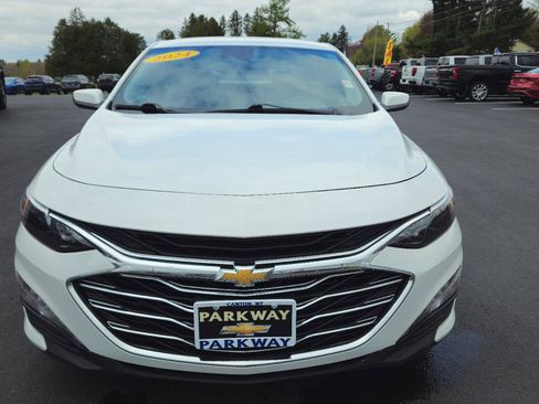 Used 2024 Chevrolet Malibu LT FWD image 2