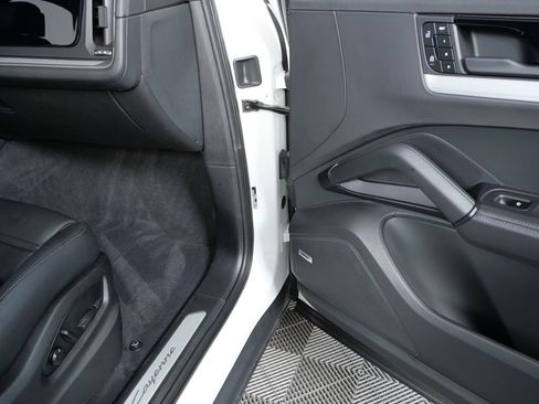 Certified 2024 Porsche Cayenne AWD/4WD image 21