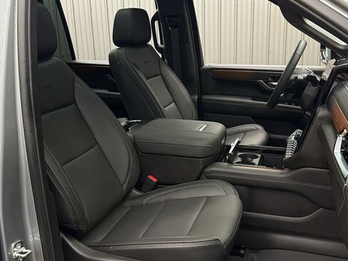 Used 2025 GMC Yukon XL Denali w/ Sun & Power Step Package AWD/4WD image 37