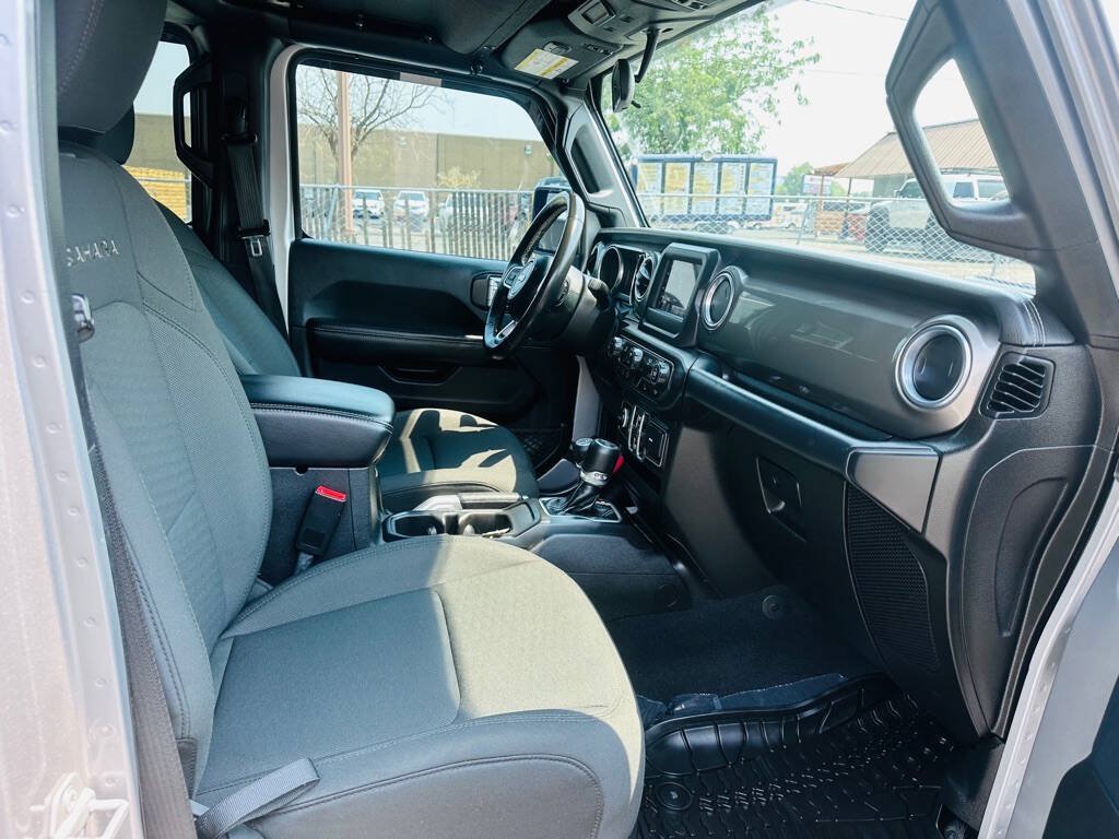 Used 2018 Jeep Wrangler Unlimited Sahara AWD/4WD image 18