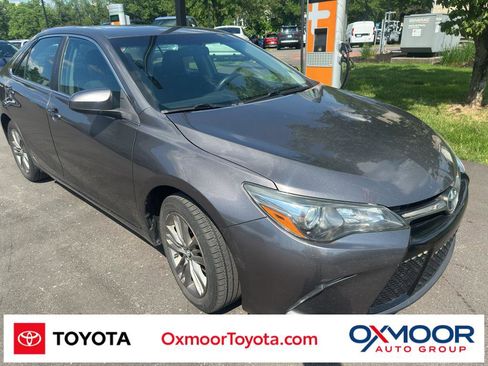 Used 2017 Toyota Camry SE w/ Moonroof Package FWD image 1