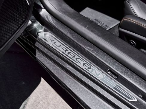 Used 2021 Lamborghini Huracan EVO RWD image 39