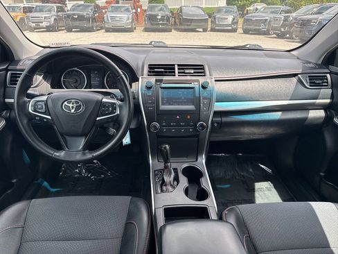 Used 2017 Toyota Camry SE FWD image 12